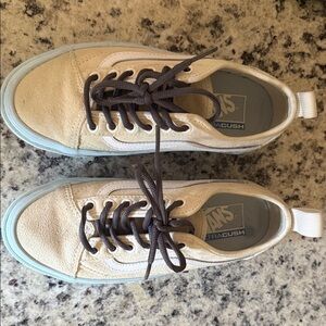 Vans leather cream/white, gray laces, Wafflecup ultraCUSH size 5 M 6.5W